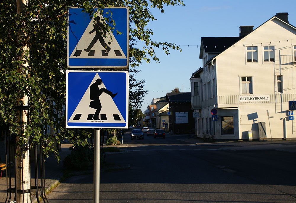 A placa de trânsito numa cidade da Suécia