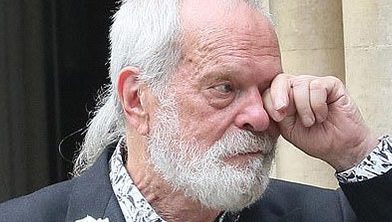 Terry Gilliam chora no casamento da filha Amy